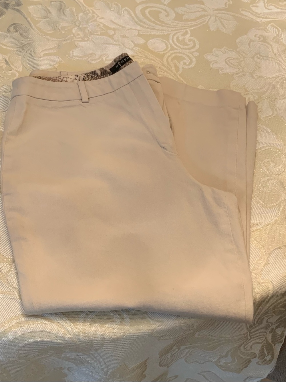Women’s Beige Pants - Classic Capris